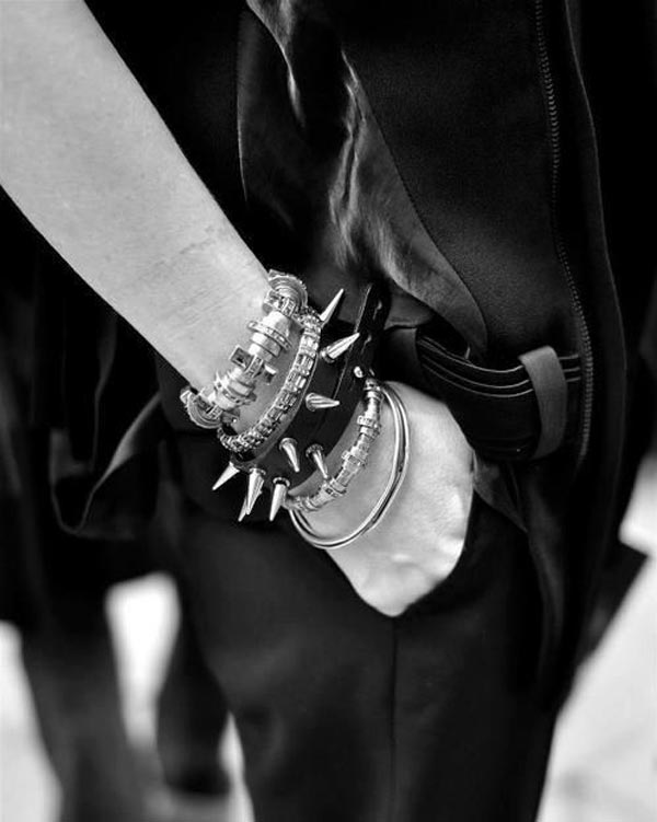دستبند اسپایکی مردانه و پسرانه فروش و خرید برای رپرها و گنگ ها